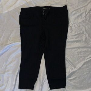 Torrid size 16 extra short black cropped pants